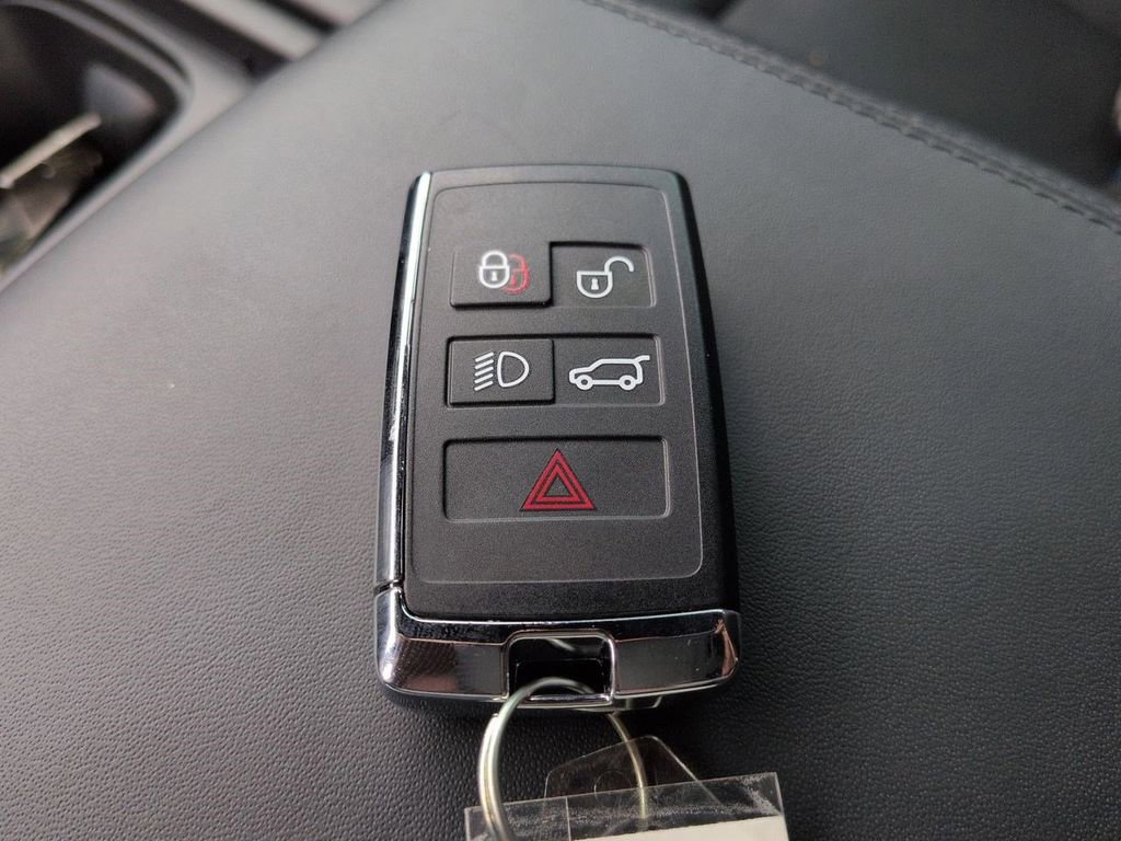 Used 2024 Land Rover Defender 110 X-Dynamic SE image 29