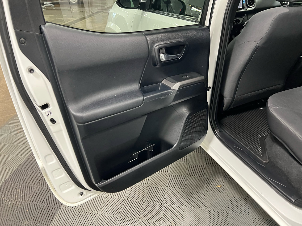 Used 2016 Toyota Tacoma TRD Off-Road image 20