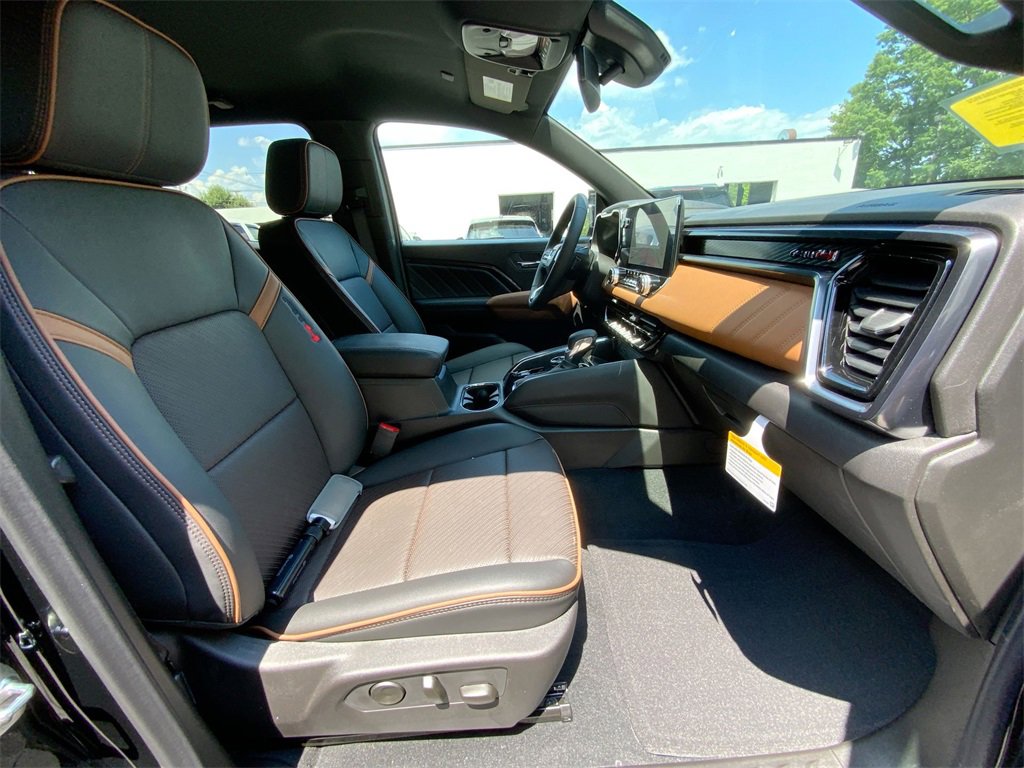 New 2025 GMC Canyon AT4 w/ Nightfall Edition image 28