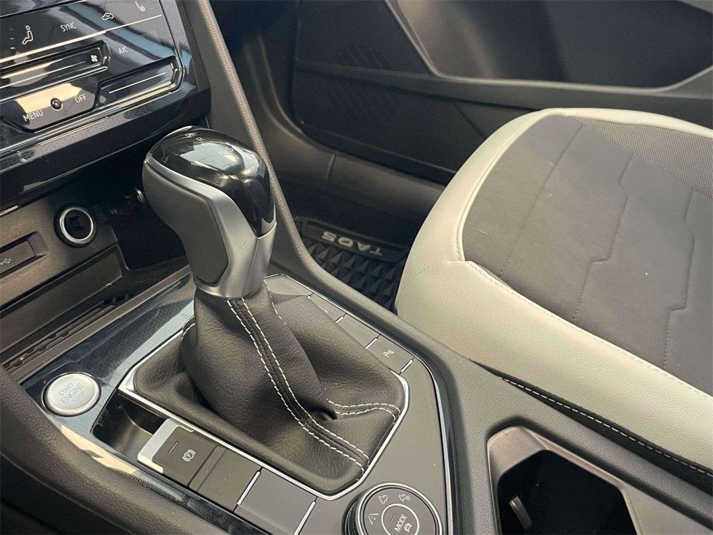 New 2025 Volkswagen Taos SE image 30