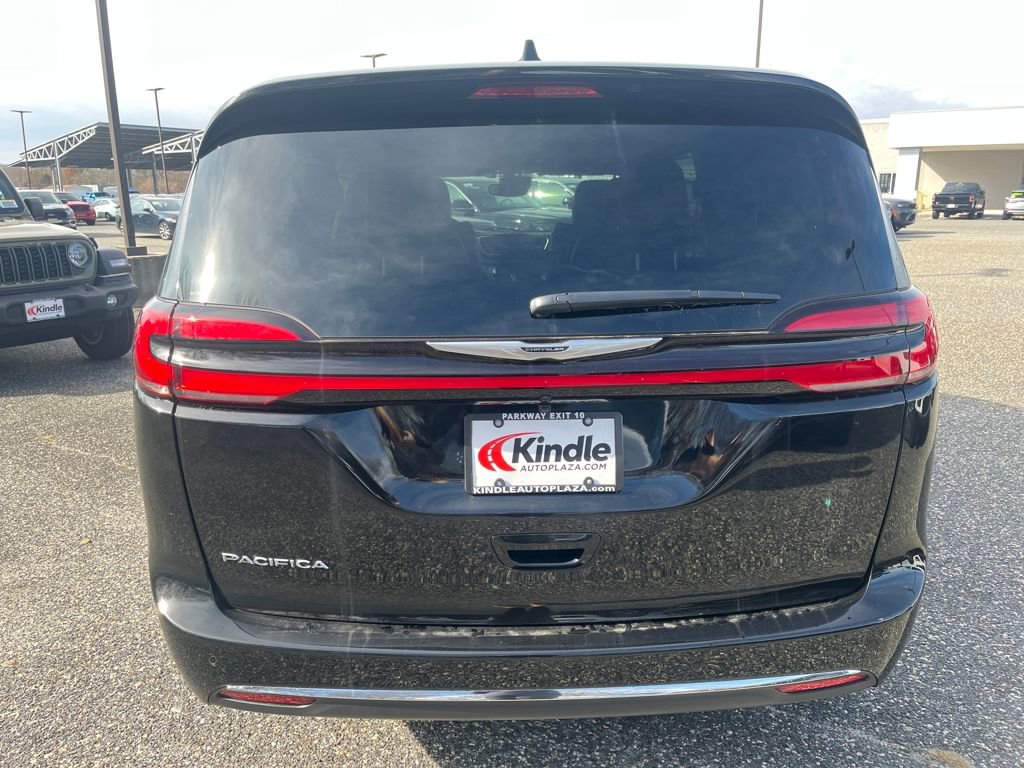 New 2026 Chrysler Pacifica Select image 25
