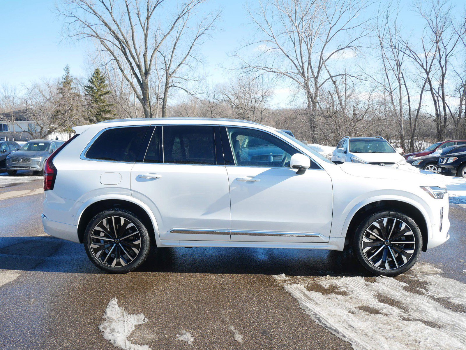 New 2026 Volvo XC90 T8 Plus w/ Protection Package Premier image 2