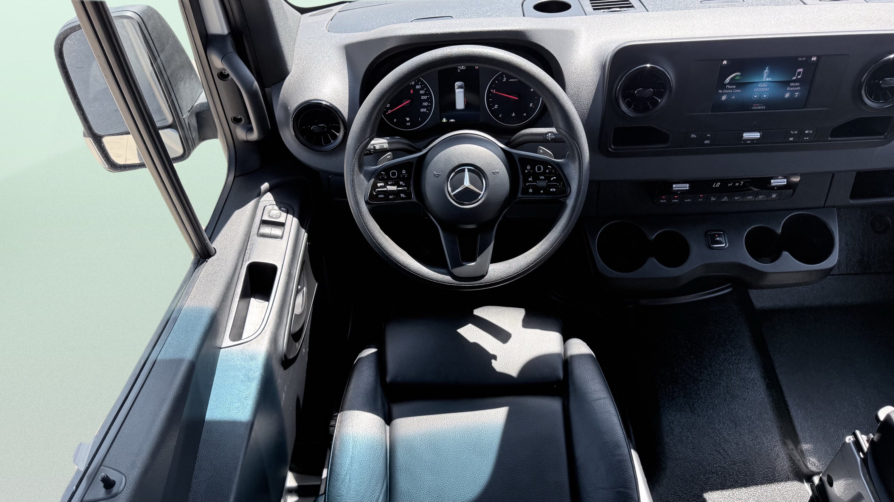 Used 2024 Mercedes-Benz Sprinter 2500 image 32