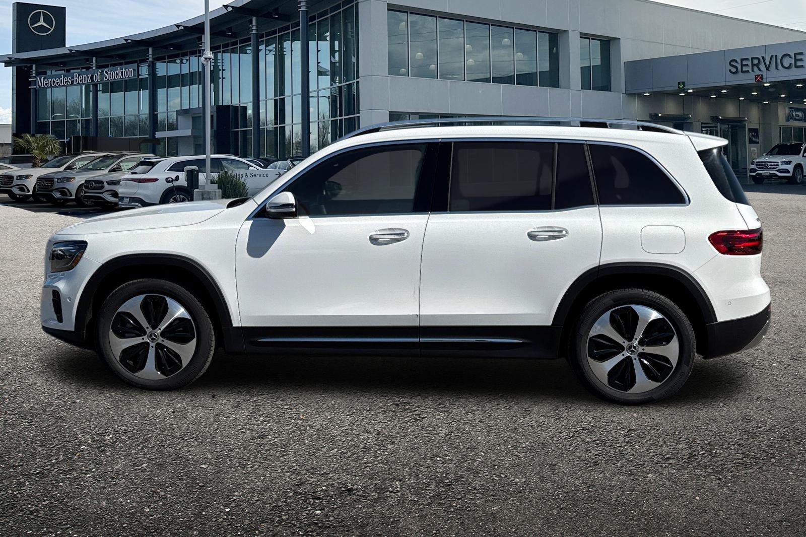 New 2025 Mercedes-Benz GLB 250 4MATIC image 7
