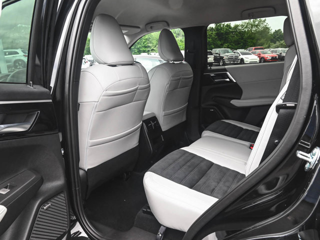 New 2025 Mitsubishi Outlander SE image 28