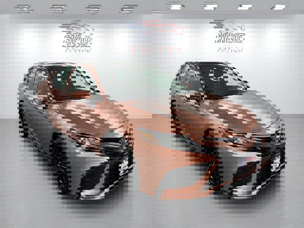 Used 2022 Toyota Camry XSE image 3