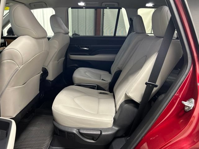 Used 2024 Toyota Grand Highlander AWD image 17