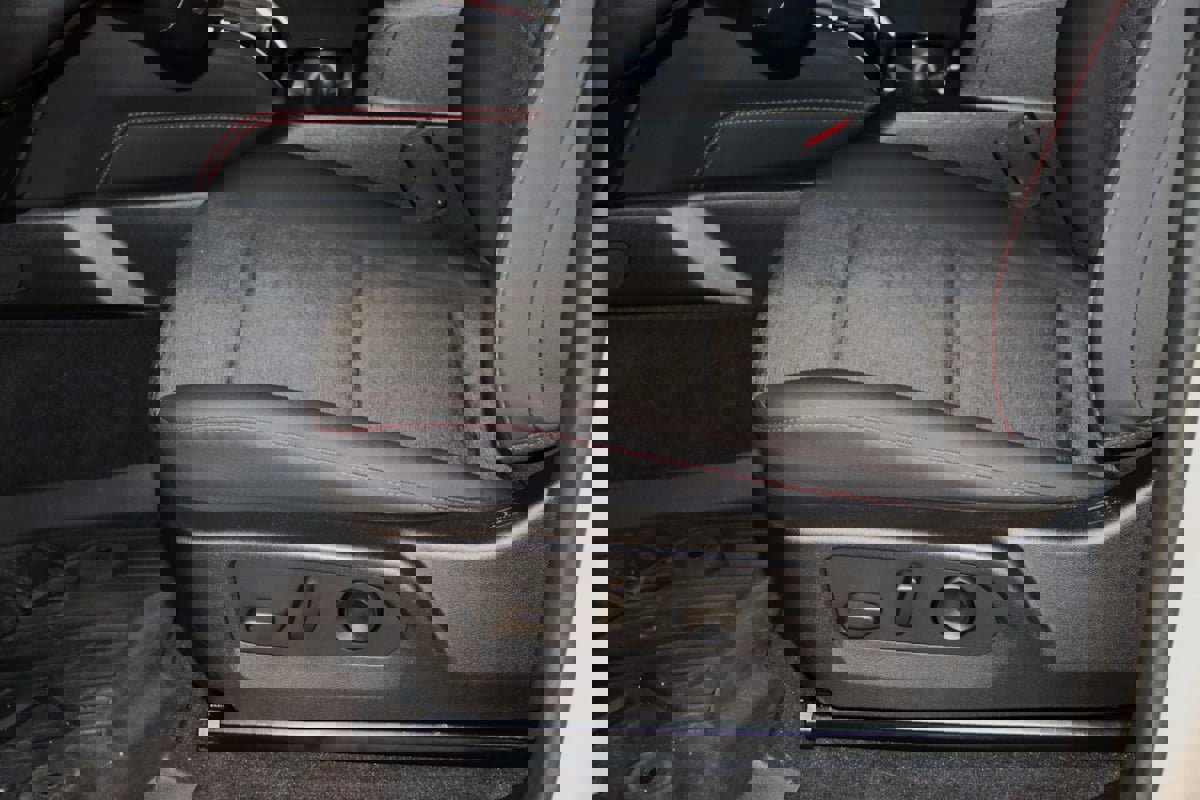 Used 2024 Chevrolet Colorado Z71 w/ Z71 Convenience Package 2 image 38