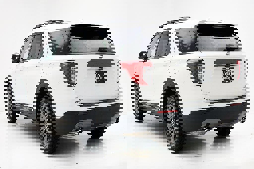 Used 2023 Ford Explorer XLT w/ Equipment Group 202A image 7