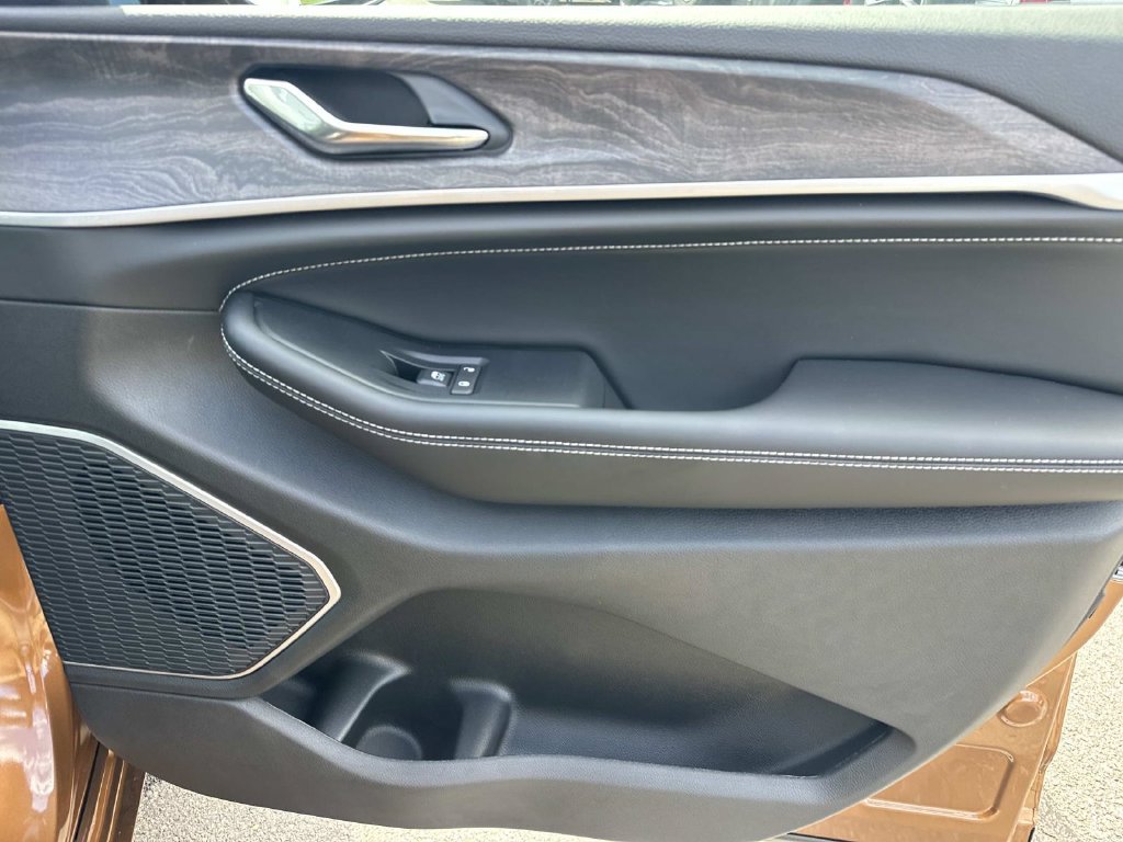 New 2026 Jeep Grand Cherokee Limited AWD/4WD image 13