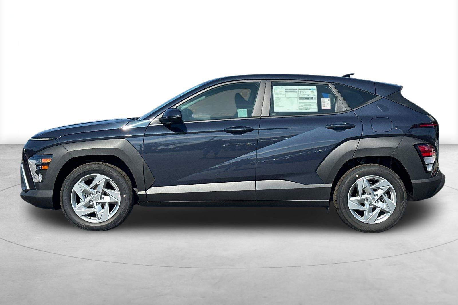 New 2027 Hyundai Kona SE FWD image 3