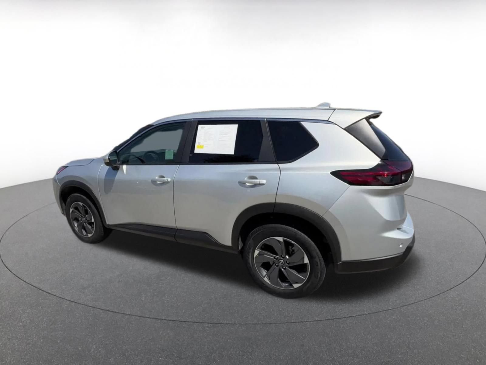 Used 2025 Nissan Rogue SV FWD image 10