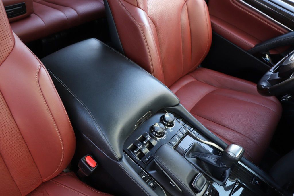 Used 2019 Lexus LX 570 4WD w/ Luxury Package image 56