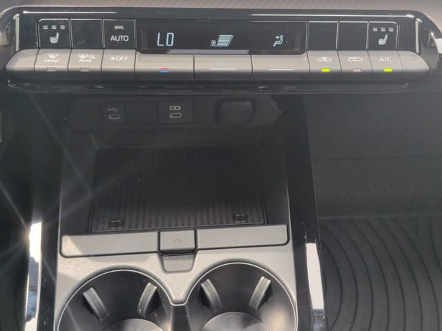 Used 2023 Toyota Prius XLE FWD image 26