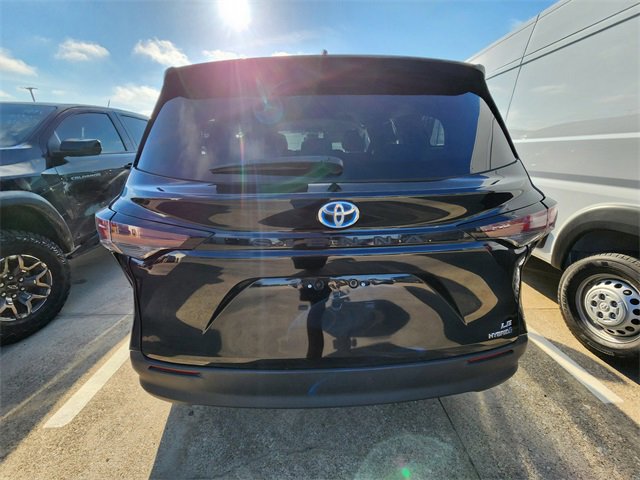 Used 2023 Toyota Sienna LE FWD image 5