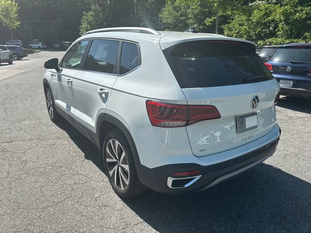 Used 2023 Volkswagen Taos SE w/ Panoramic Sunroof Package FWD image 7