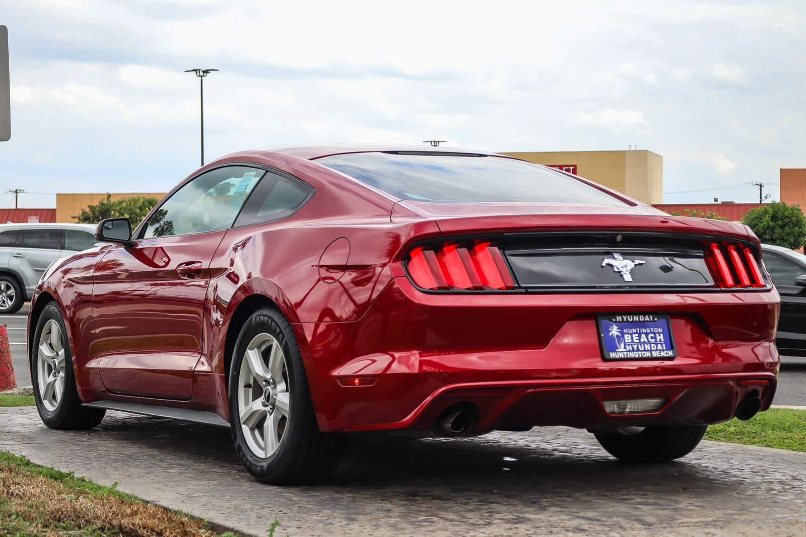 Used 2017 Ford Mustang Coupe RWD image 6