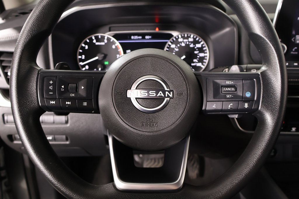 Used 2024 Nissan Rogue SV image 3