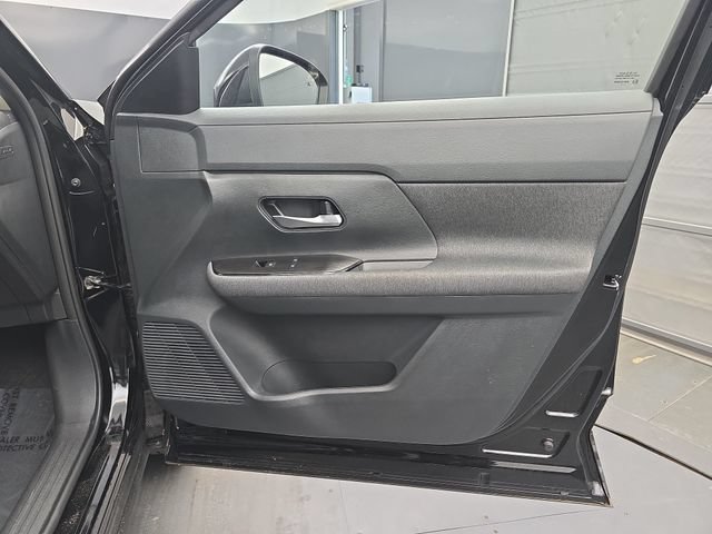 Used 2025 Nissan Kicks SV AWD/4WD image 38