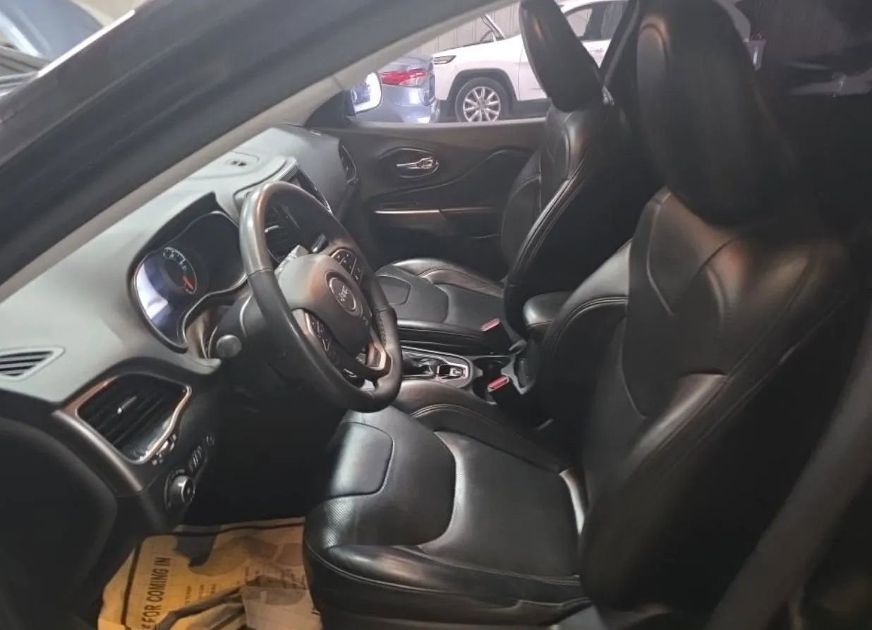 Used 2022 Jeep Cherokee Limited image 48