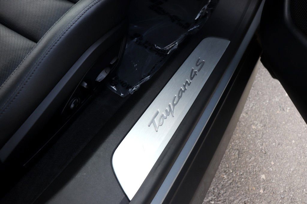 Used 2020 Porsche Taycan 4S image 85