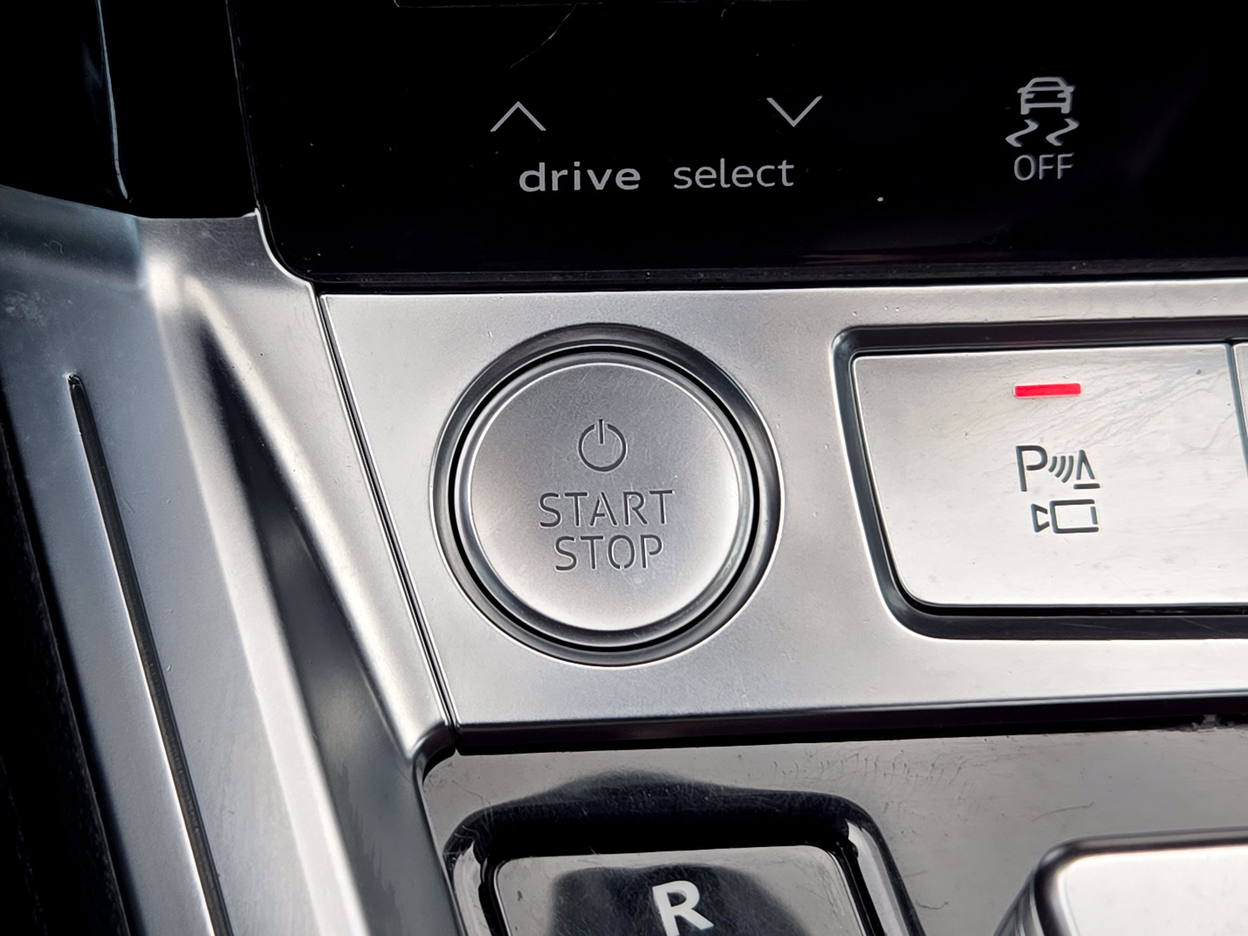 Used 2019 Audi e-tron Prestige w/ Prestige Package AWD/4WD image 28