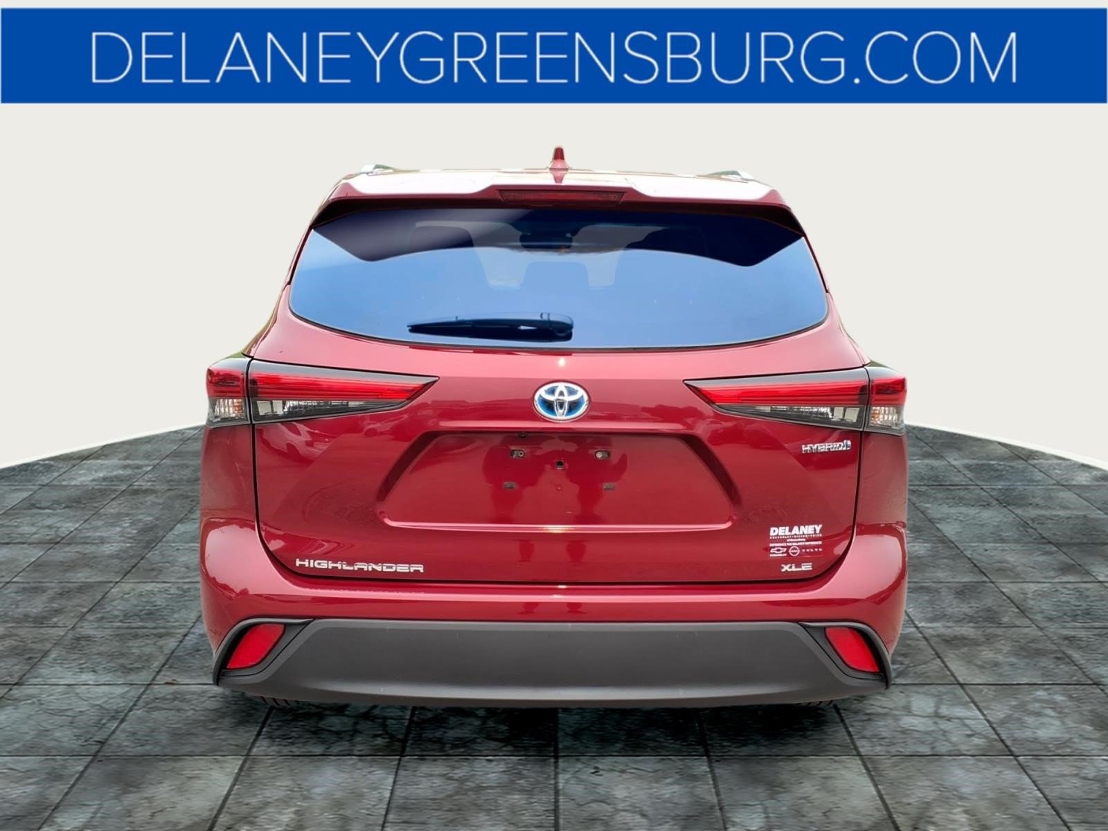 Used 2021 Toyota Highlander XLE AWD/4WD image 4