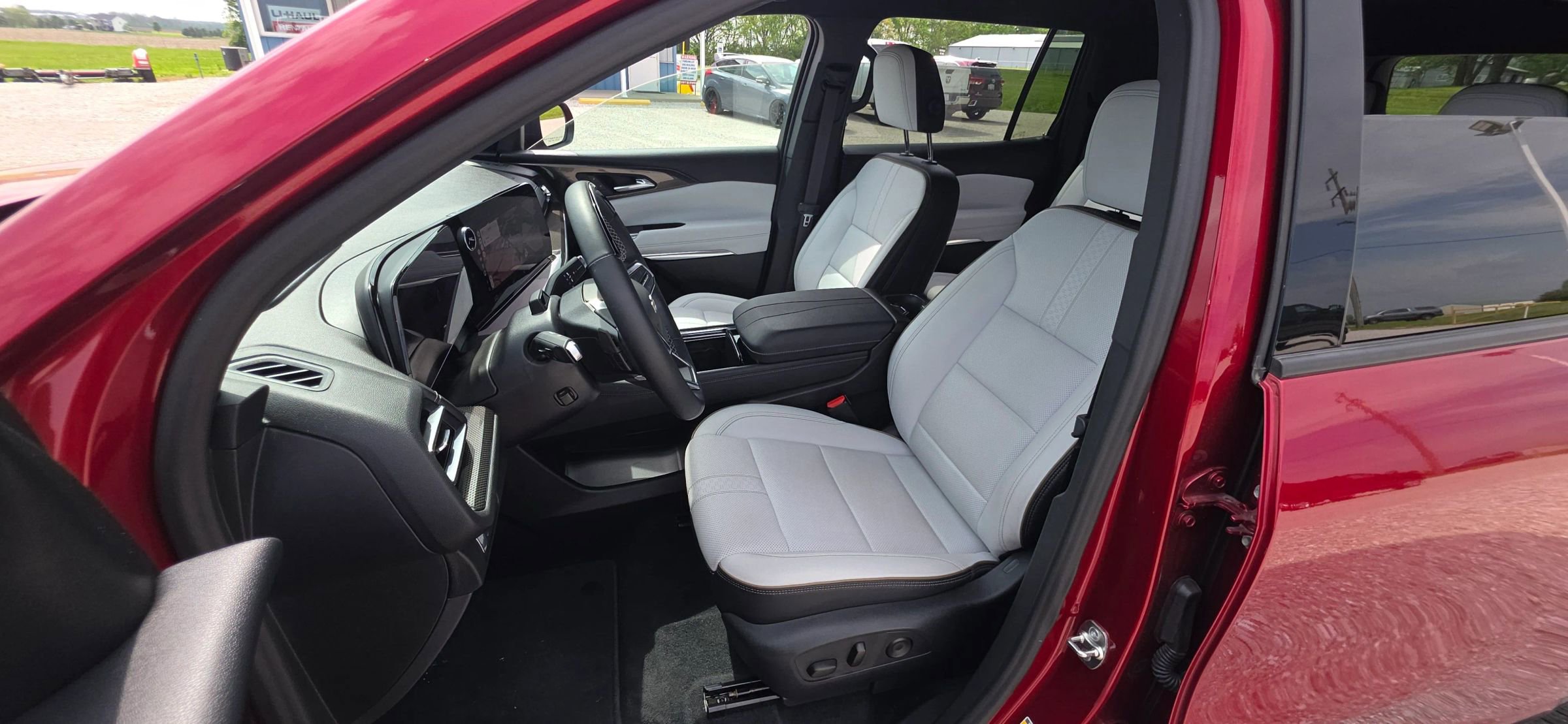 Used 2024 Chevrolet Traverse RS FWD image 9