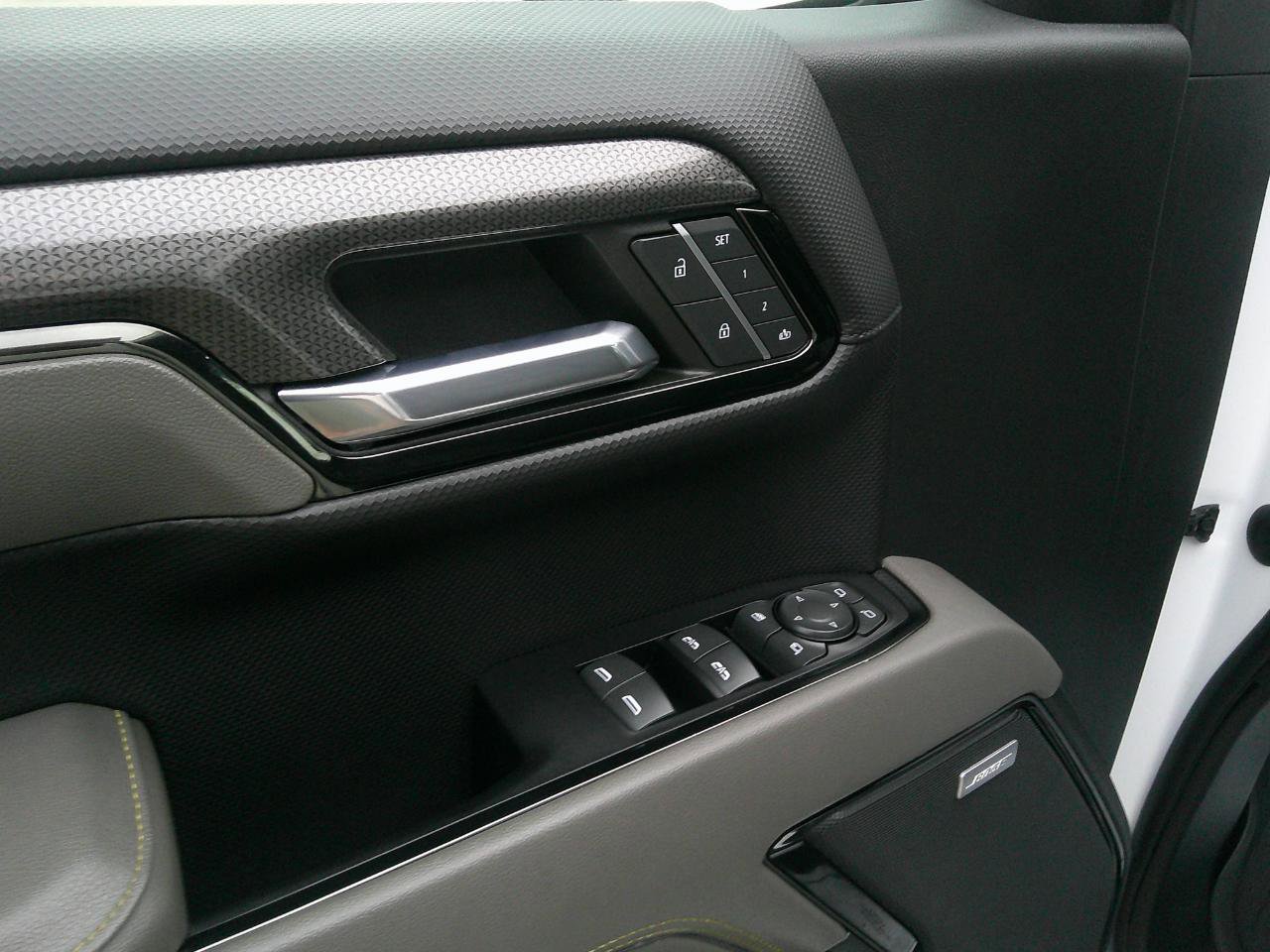 Used 2022 Chevrolet Silverado 1500 ZR2 w/ Technology Package image 11