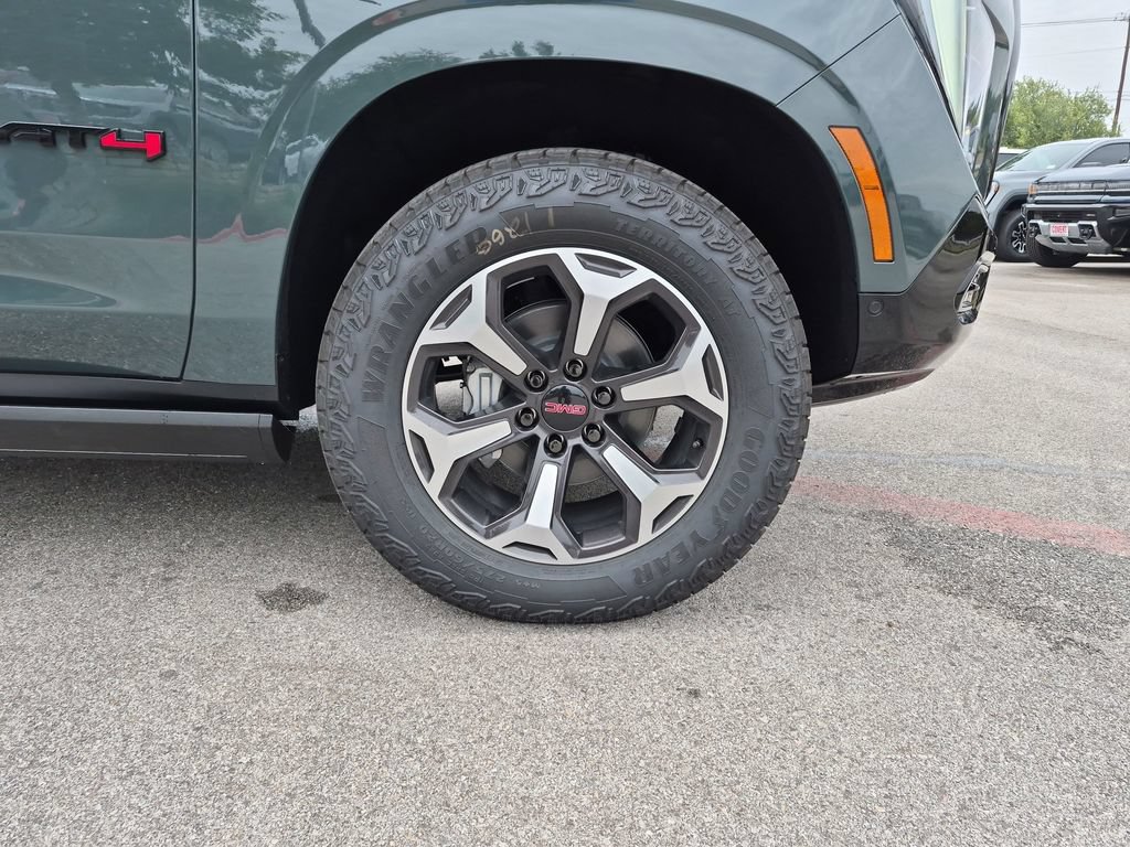New 2026 GMC Yukon XL AT4 Ultimate AWD/4WD image 15