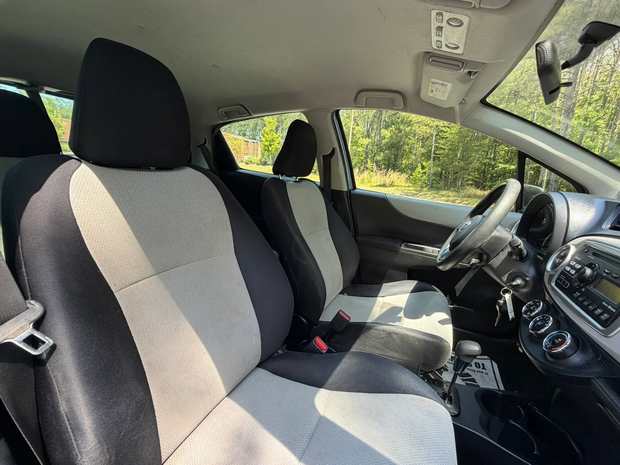 Used 2012 Toyota Yaris LE FWD image 29
