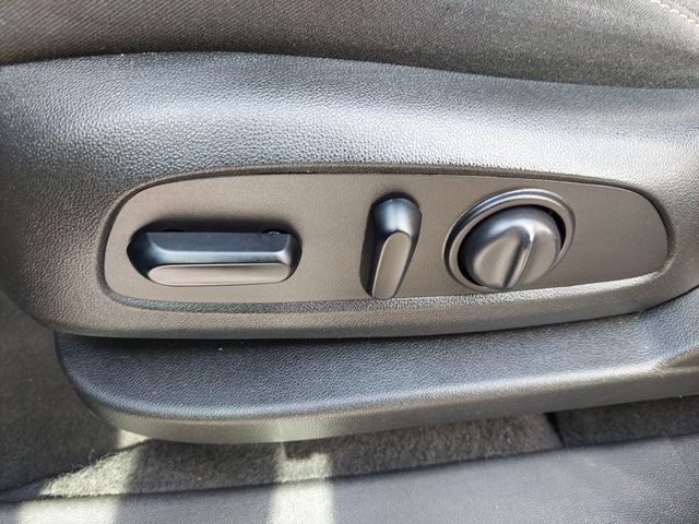 Used 2019 Chevrolet Equinox LT FWD image 17