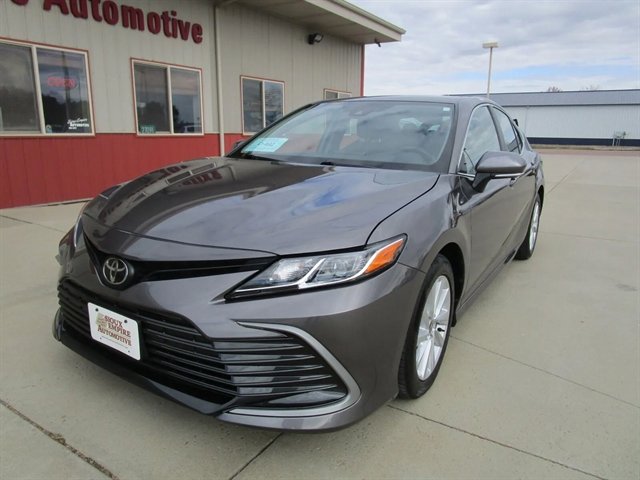 Used 2023 Toyota Camry LE AWD/4WD image 3