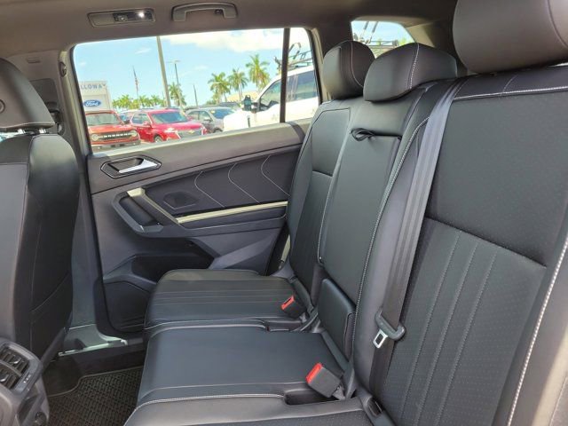 Used 2022 Volkswagen Tiguan SE R-Line FWD image 16