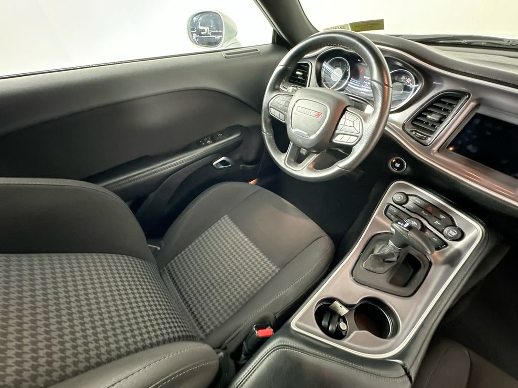 Used 2022 Dodge Challenger GT RWD image 9