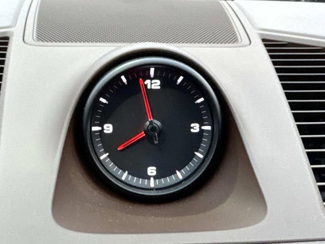 Used 2023 Porsche Cayenne Platinum Edition image 16