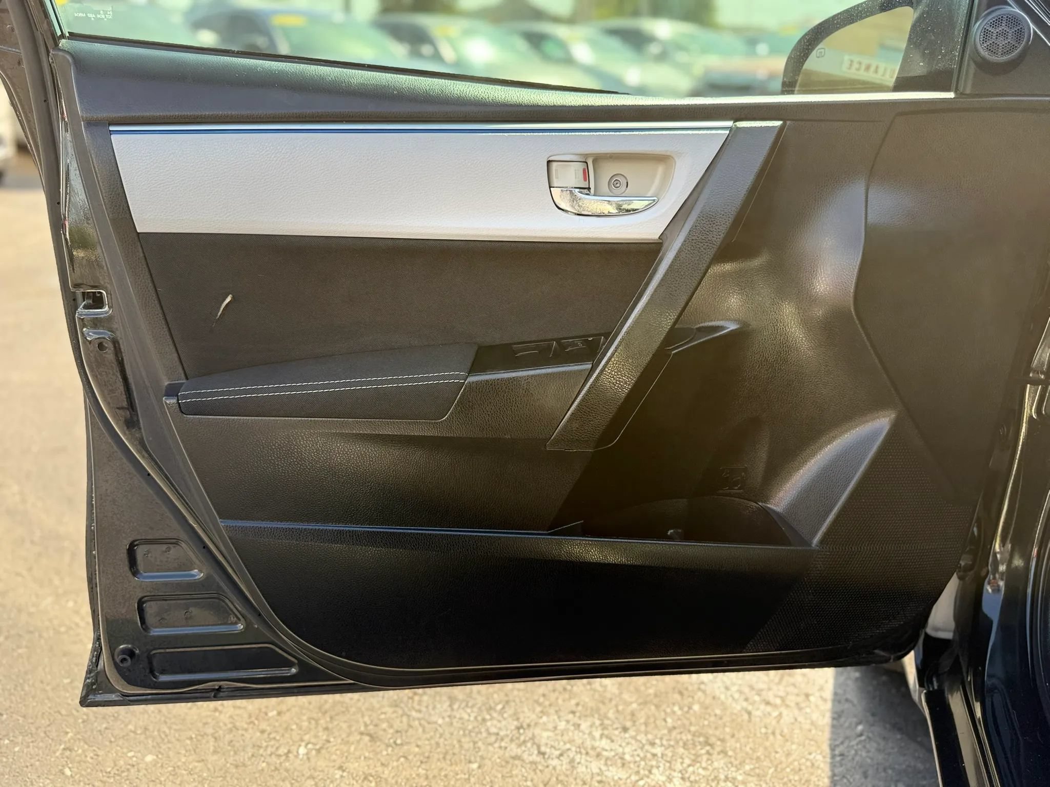 Used 2016 Toyota Corolla LE FWD image 26