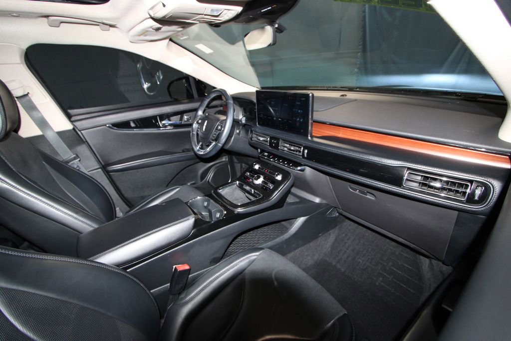 Used 2023 Lincoln Nautilus Reserve w/ Monochromatic Package image 25