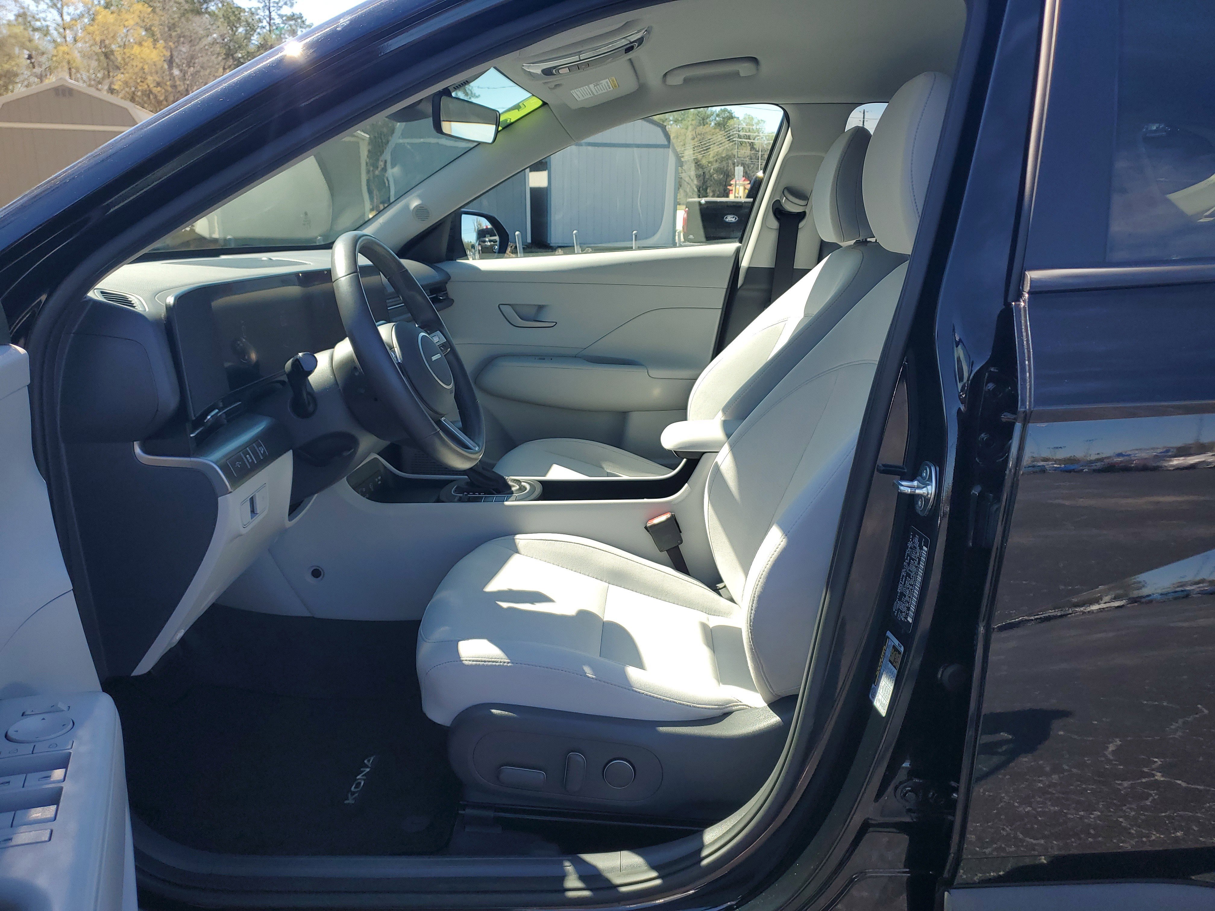 Used 2025 Hyundai Kona SEL image 18