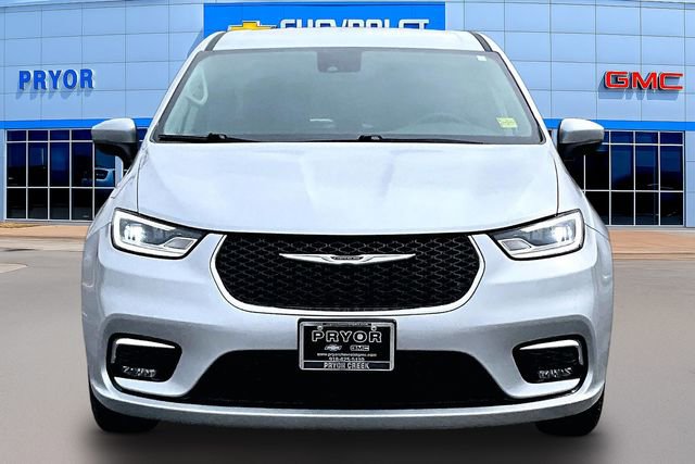 Used 2023 Chrysler Pacifica Touring-L image 2