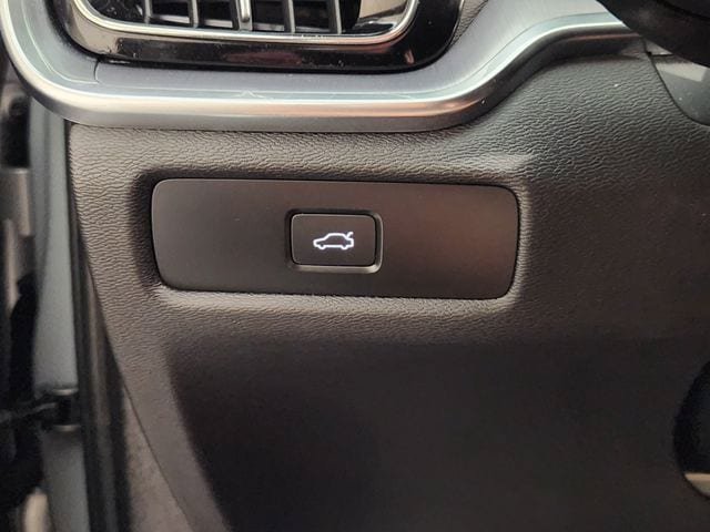 Certified 2025 Volvo S60 B5 Core FWD image 22