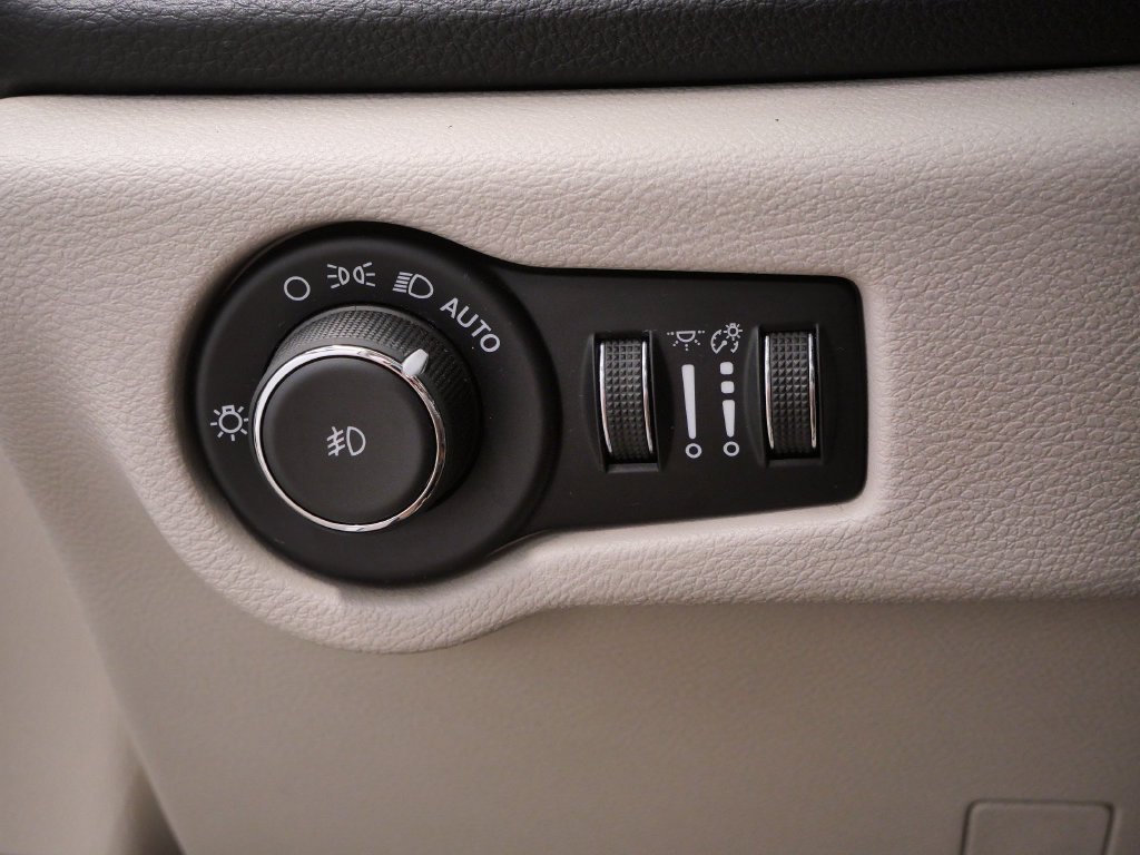 Used 2020 Chrysler Pacifica Limited FWD image 21