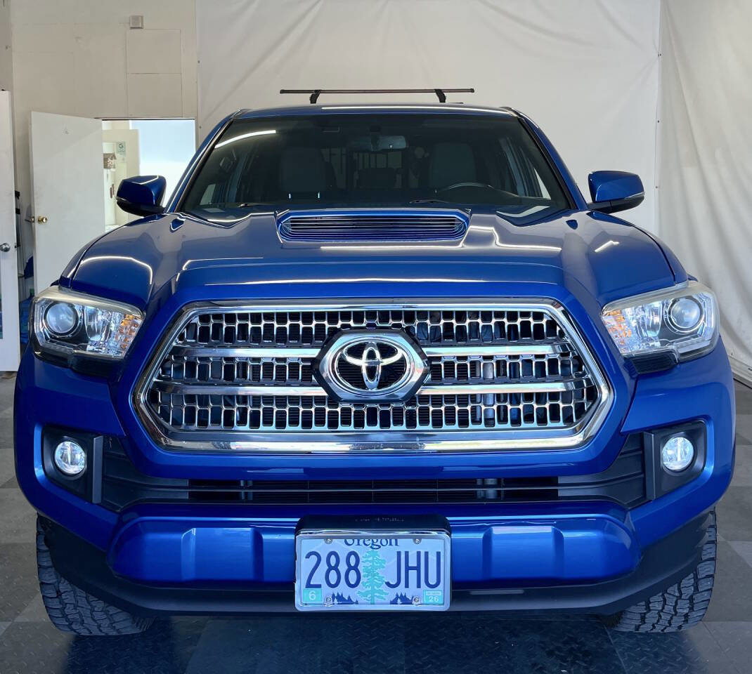 Used 2016 Toyota Tacoma TRD Sport image 7