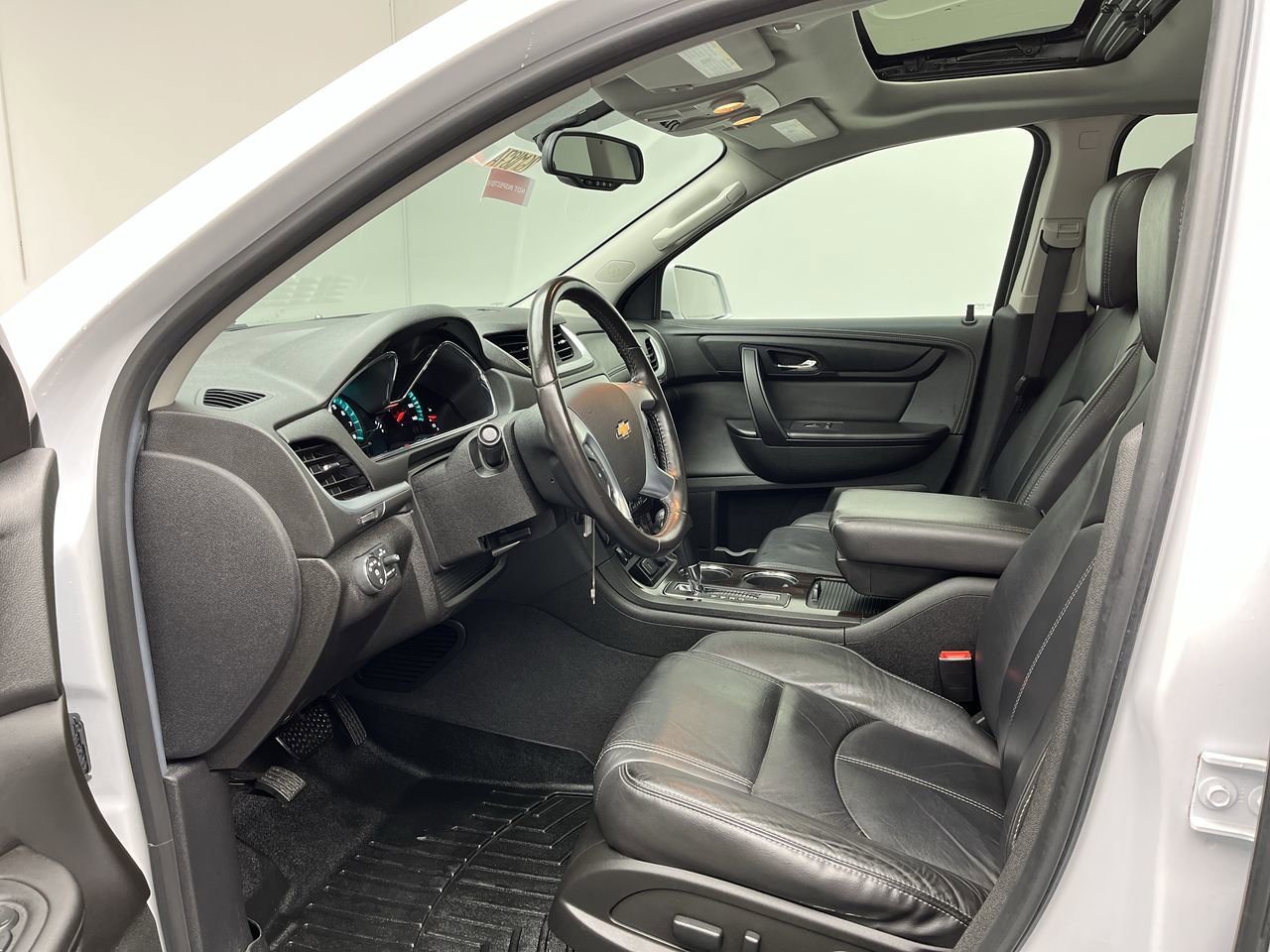 Used 2016 Chevrolet Traverse LT image 3