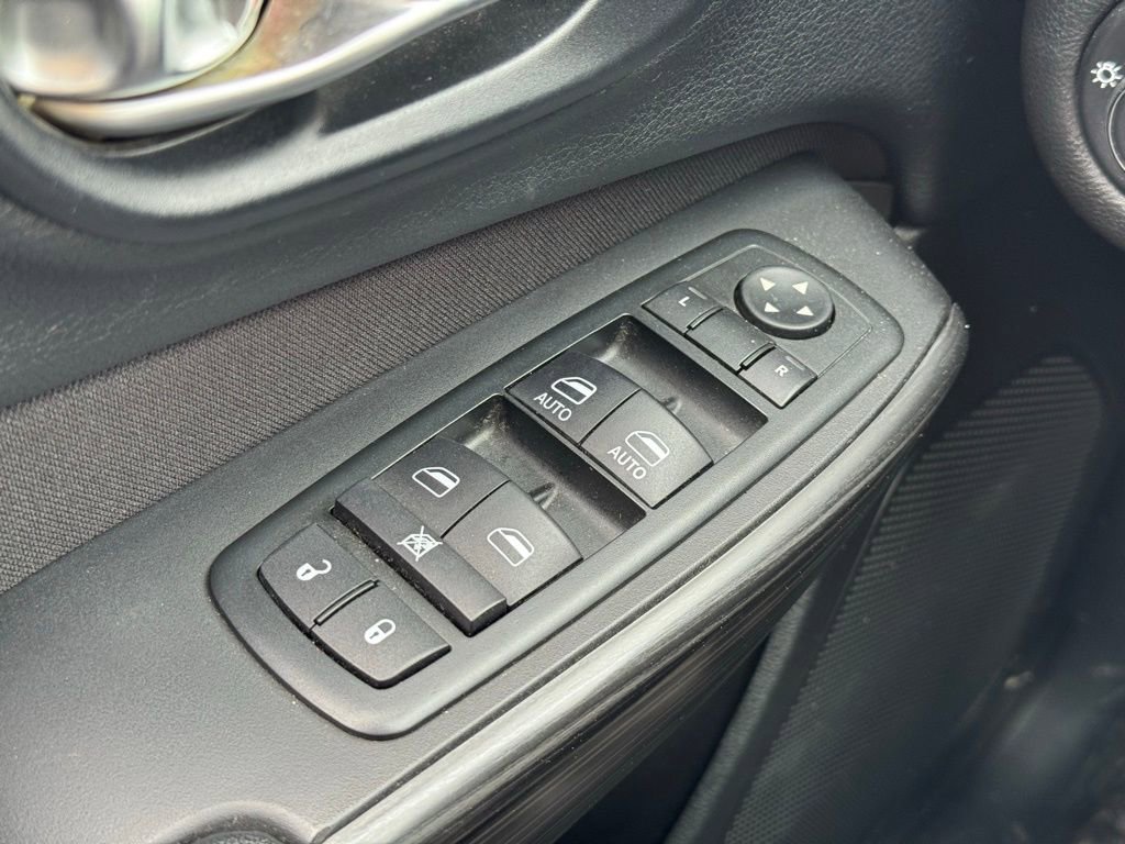 Used 2015 Jeep Cherokee Latitude w/ Cold Weather Group image 32