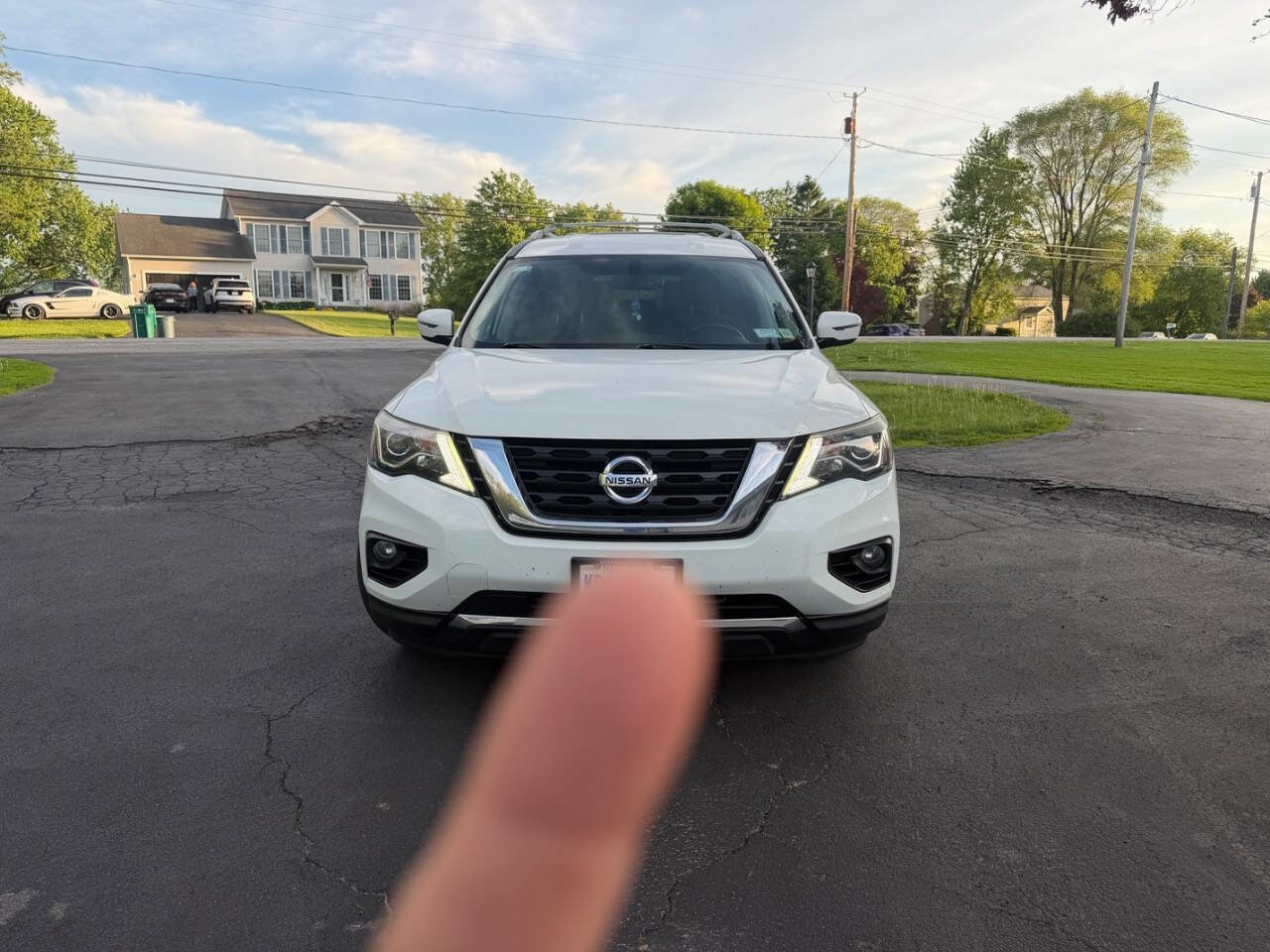 Used 2018 Nissan Pathfinder SV w/ SV Tech Package AWD/4WD image 2