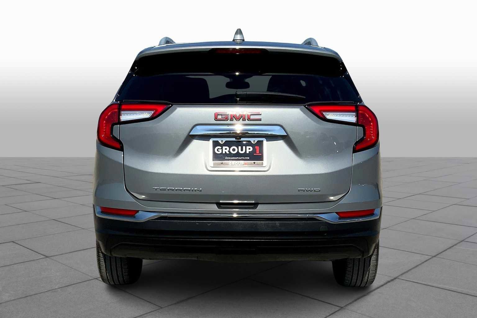 Certified 2024 GMC Terrain SLT image 4