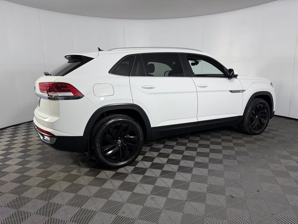 Used 2022 Volkswagen Atlas Cross Sport SE w/ Black Wheel Package FWD image 5