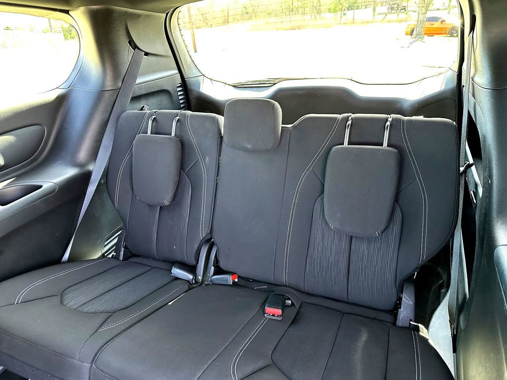 Used 2024 Chrysler Pacifica Touring FWD image 28
