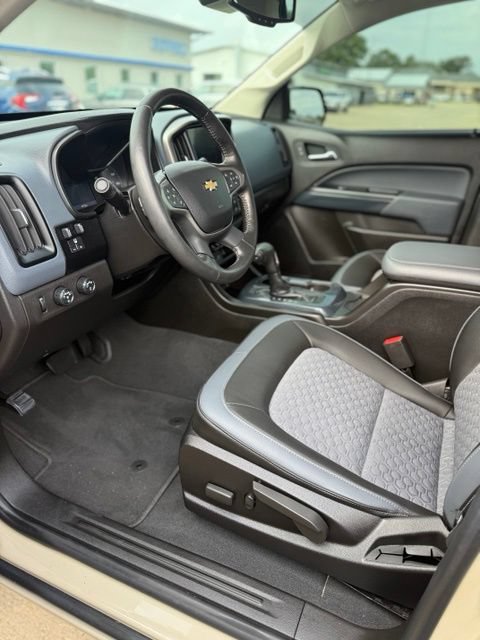 Used 2021 Chevrolet Colorado Z71 w/ Safety Package AWD/4WD image 6